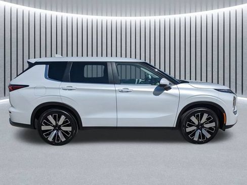 New 2026 Mitsubishi Outlander SE FWD image 3