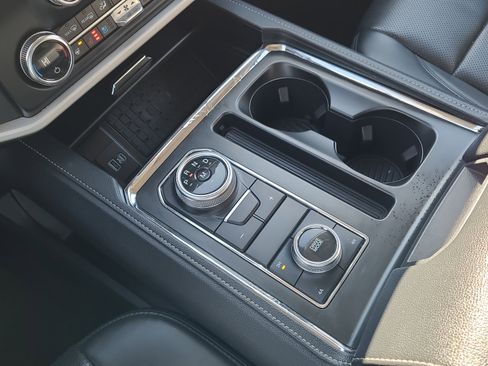 Certified 2022 Ford Expedition XLT image 22