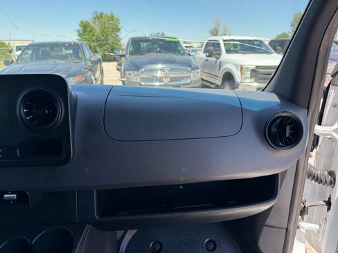Used 2019 Mercedes-Benz Sprinter 2500 image 18