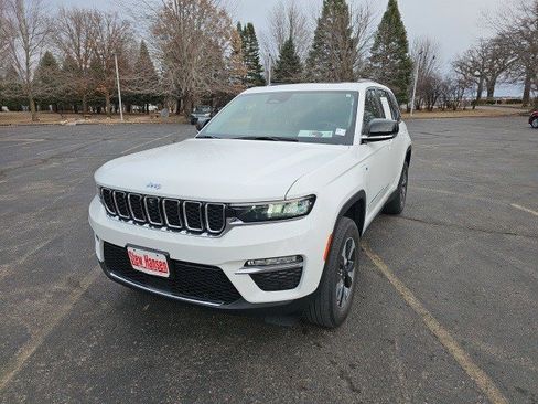 Used 2022 Jeep Grand Cherokee Limited 4xe w/ Luxury Tech Group II image 2