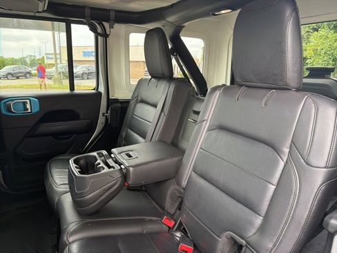 Used 2018 Jeep Wrangler Unlimited Sahara image 22
