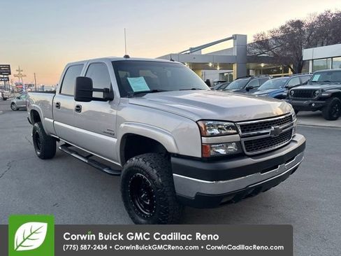 Used 2005 Chevrolet Silverado 2500 LT w/ Heavy-Duty Power Package AWD/4WD image 4