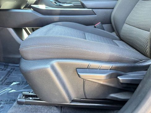 Used 2025 Chevrolet Equinox LT image 28