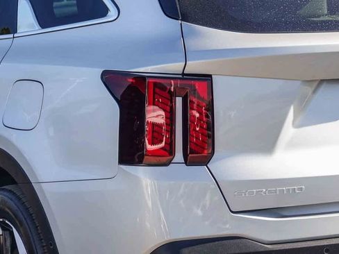 Certified 2025 Kia Sorento SX Prestige image 7