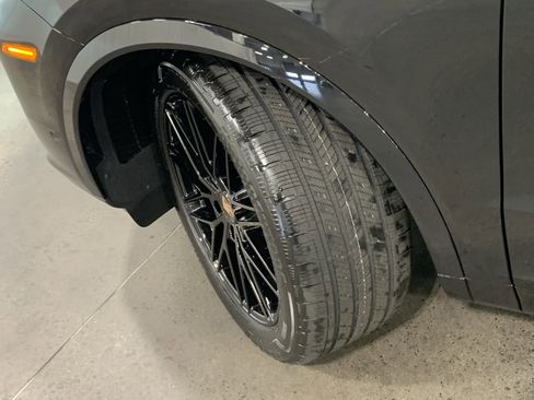 New 2026 Porsche Cayenne Coupe image 32