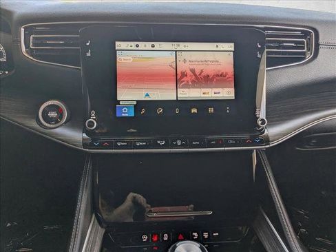 Used 2024 Jeep Wagoneer Series II w/ Flexible Seating Group image 15