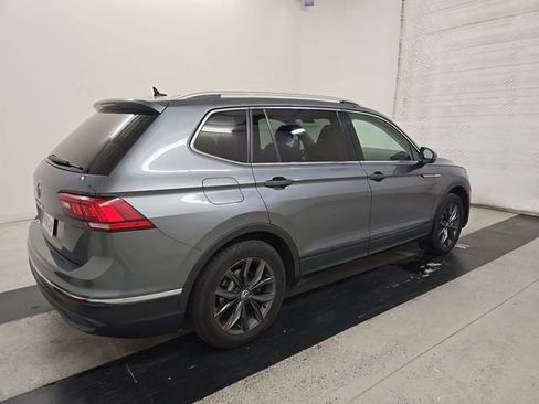 Used 2023 Volkswagen Tiguan SE w/ Panoramic Sunroof Package FWD image 3