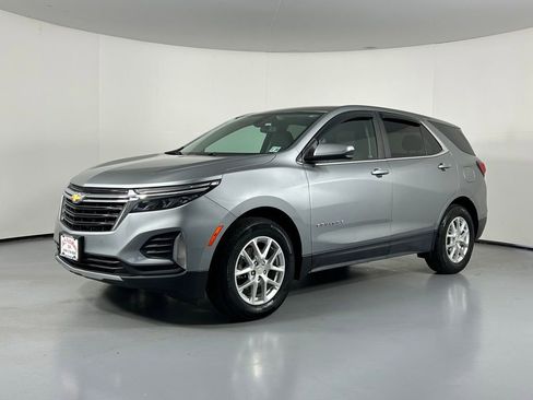 Used 2023 Chevrolet Equinox LT image 3