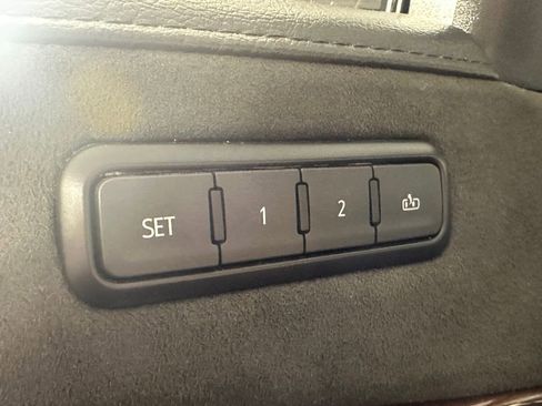 Used 2020 Cadillac Escalade Luxury AWD/4WD image 19