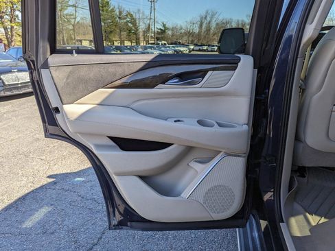 Used 2019 Cadillac Escalade Luxury w/ LPO, Radiant Package AWD/4WD image 36