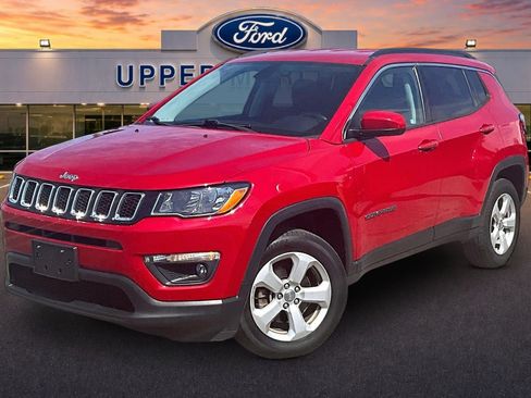 Used 2017 Jeep Compass Latitude w/ Cold Weather Group AWD/4WD image 12