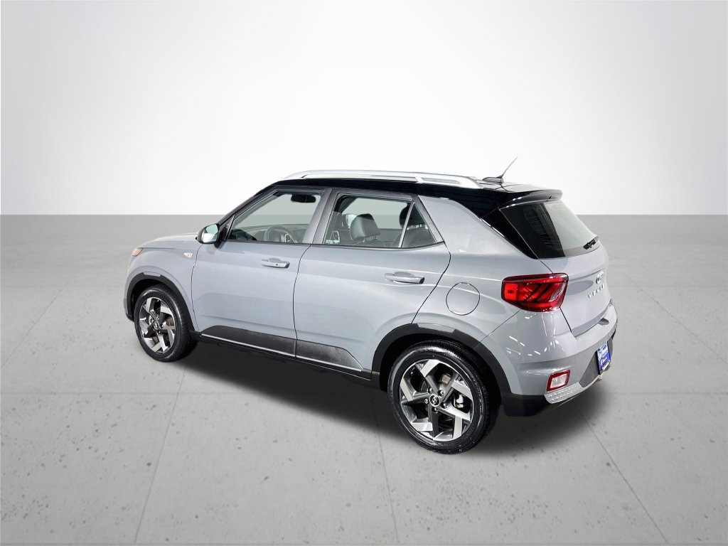 Used 2023 Hyundai Venue Limited w/ Cargo Package FWD image 8