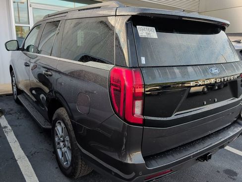 Used 2025 Ford Expedition Active AWD/4WD image 3