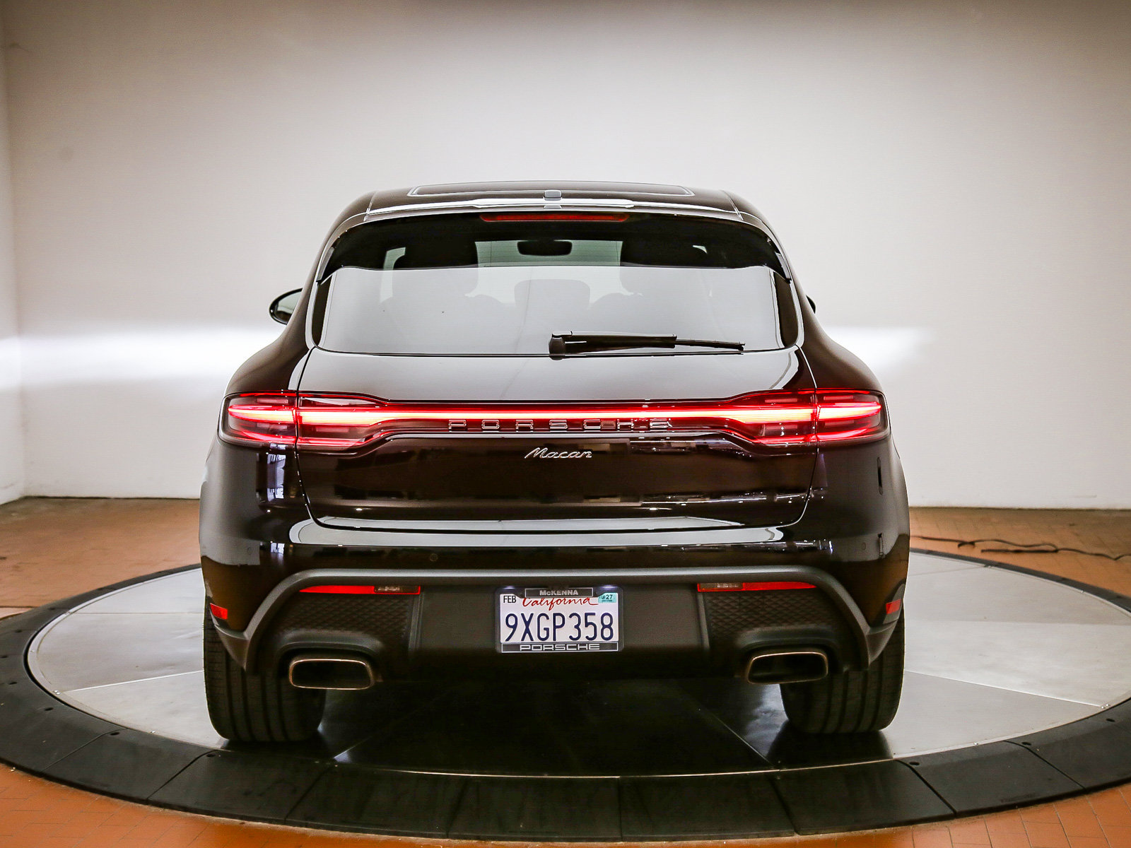 Certified 2026 Porsche Macan AWD/4WD image 7