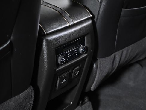 Used 2018 Chevrolet Traverse Premier image 30