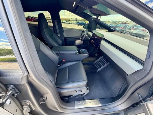 Used 2025 Tesla Cybertruck AWD Crew Cab image 12