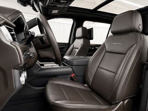 Used 2024 GMC Yukon XL Denali w/ Denali Reserve Package AWD/4WD image 16