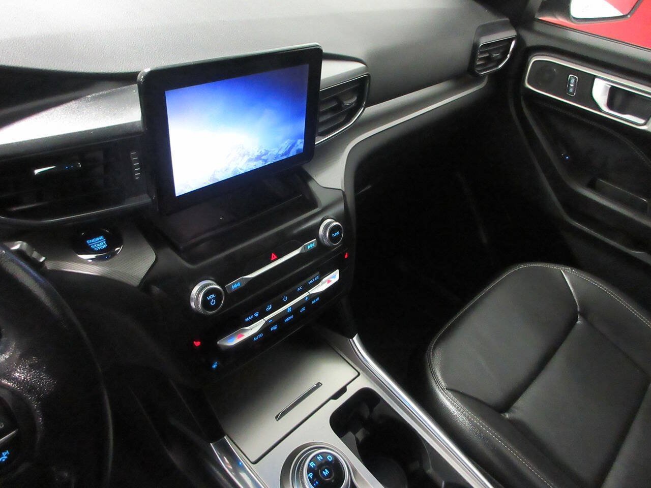 Used 2020 Ford Explorer XLT w/ Equipment Group 202A AWD/4WD image 17