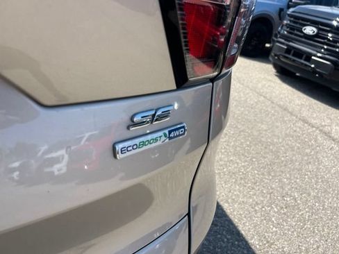 Certified 2018 Ford Escape SE w/ SE Sync 3 Package AWD/4WD image 25