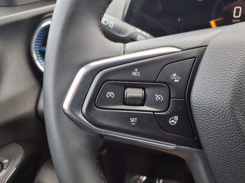 Used 2025 Chevrolet Trax LT w/ LT Convenience Package FWD image 12