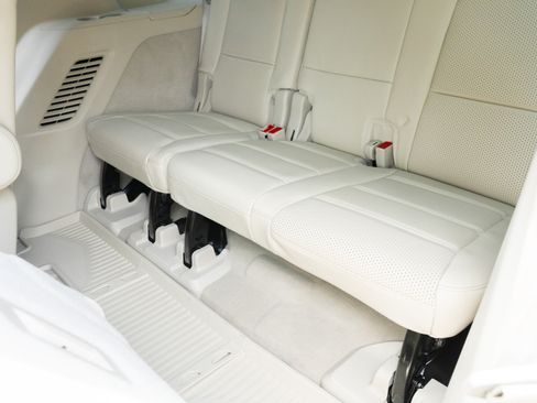 Used 2026 Cadillac Escalade Platinum Sport w/ LPO, Floor Liner Package AWD/4WD image 32