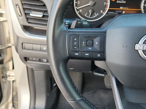 Used 2025 Nissan Rogue SV FWD image 17