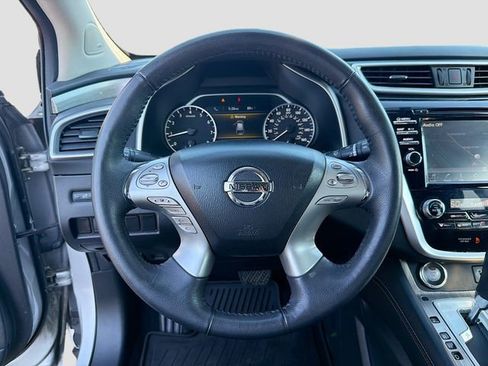 Used 2018 Nissan Murano SV w/ Premium Package AWD/4WD image 12