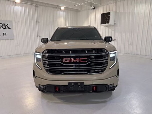 Used 2022 GMC Sierra 1500 AT4 w/ AT4 Premium Package AWD/4WD image 8