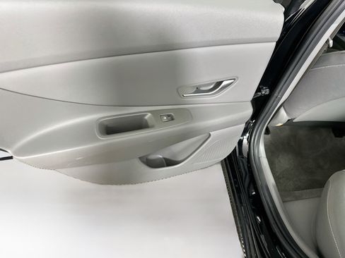Used 2025 Hyundai Elantra SEL FWD image 27