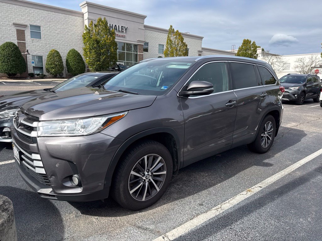 Used 2019 Toyota Highlander XLE AWD/4WD image 4