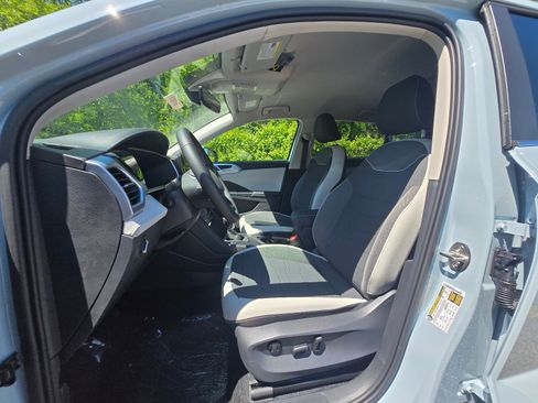 New 2026 Volkswagen Taos SE FWD image 18