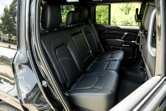 New 2026 Land Rover Defender 110 X-Dynamic SE AWD/4WD image 44