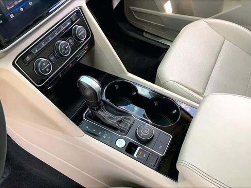 Used 2022 Volkswagen Atlas SE w/ Panoramic Sunroof Package AWD/4WD image 17