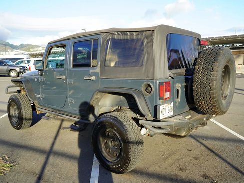 Used 2017 Jeep Wrangler Unlimited Rubicon w/ Connectivity Group image 24