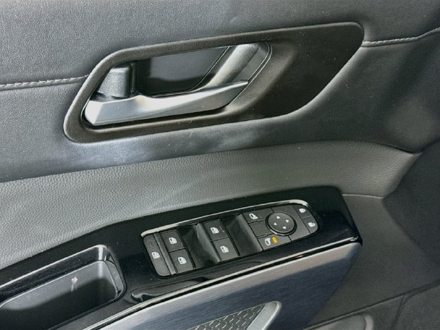 Used 2025 Nissan Pathfinder SL AWD/4WD image 18