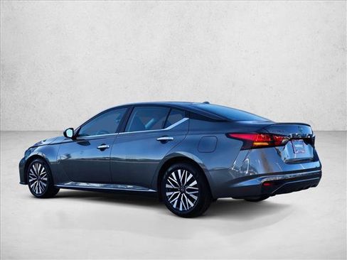 Used 2024 Nissan Altima 2.5 SV image 8