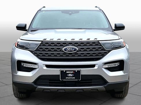 Certified 2022 Ford Explorer XLT w/ Equipment Group 202A image 4