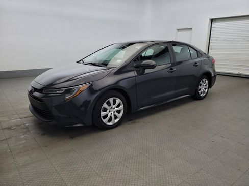Used 2025 Toyota Corolla LE FWD image 2