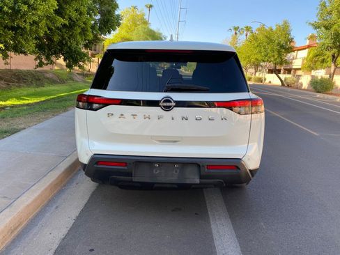 Used 2022 Nissan Pathfinder S FWD image 9