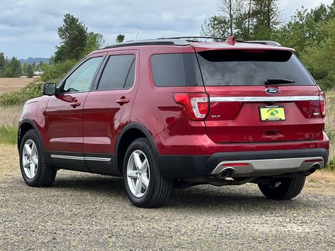 Used 2016 Ford Explorer XLT w/ Equipment Group 202A image 6