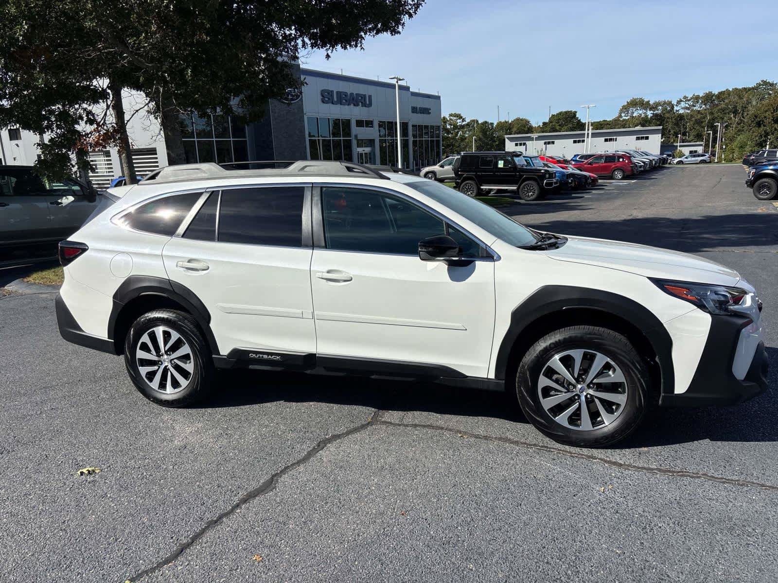 Used 2024 Subaru Outback Premium AWD/4WD image 2