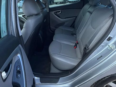 Used 2016 Hyundai Elantra Limited w/ Option Group 04 FWD image 13