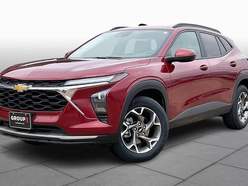 Certified 2025 Chevrolet Trax LT image 3