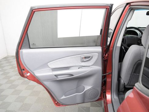 Used 2005 Hyundai Tucson GL FWD image 11