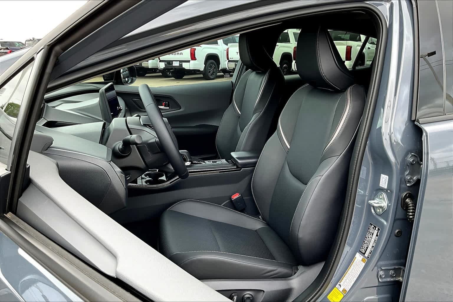 Used 2025 Toyota Prius Limited w/ Limited Premium Package FWD image 17