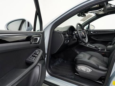 Certified 2026 Porsche Macan AWD/4WD image 34