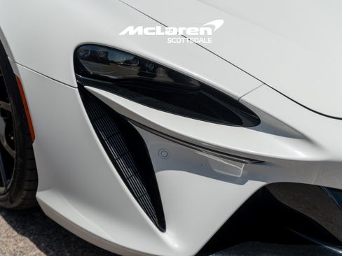 Used 2023 McLaren Artura RWD image 18