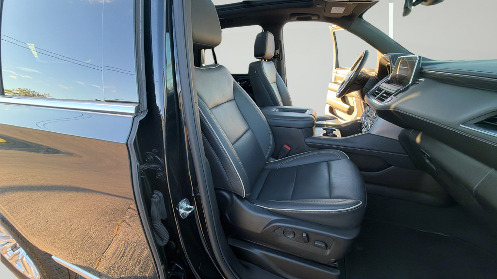 Used 2024 GMC Yukon SLT w/ SLT Luxury Package AWD/4WD image 29