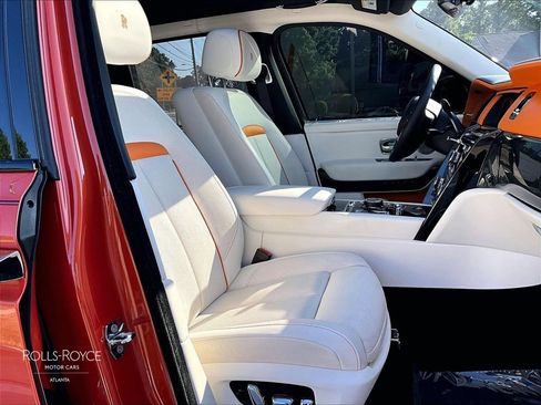 Used 2022 Rolls-Royce Cullinan Black Badge w/ Dark Exterior Package AWD/4WD image 9