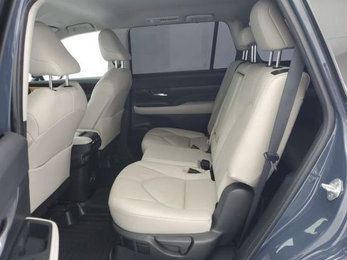 Used 2024 Toyota Grand Highlander AWD image 15